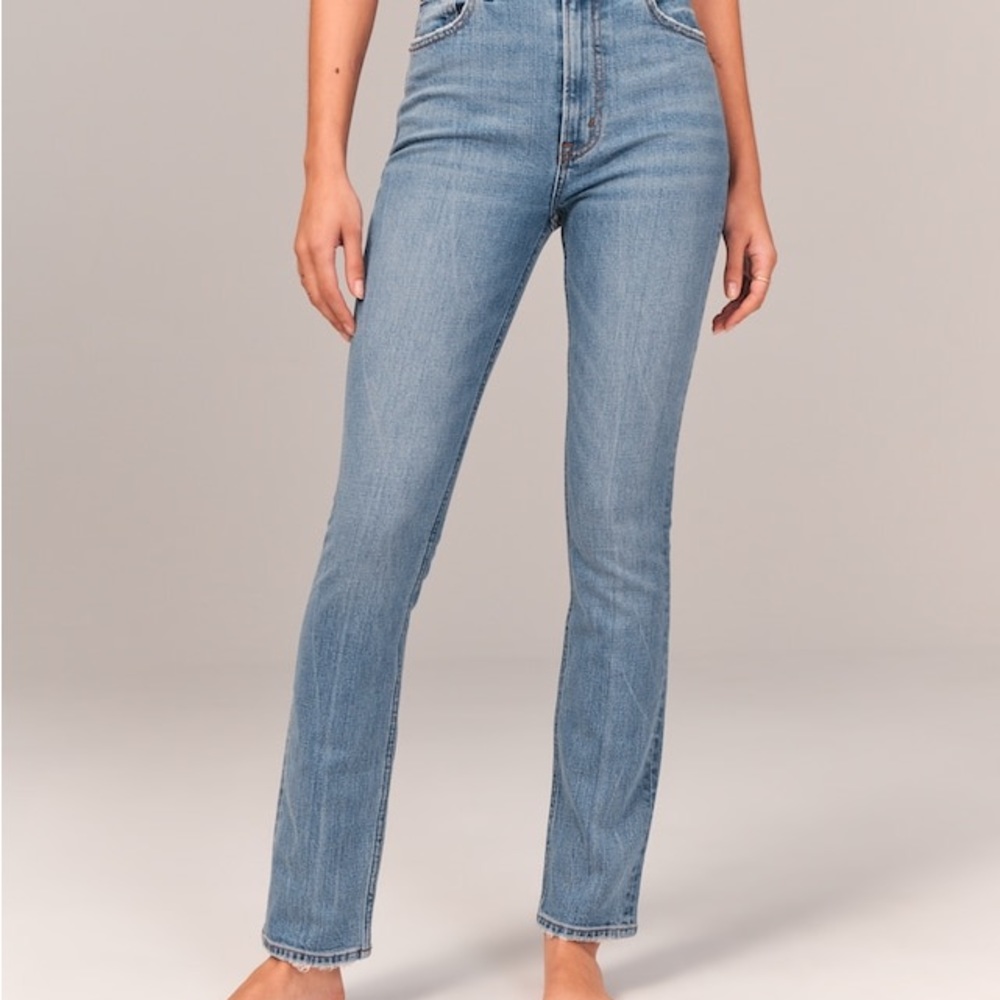 Slim straight jeans, very flattering!
